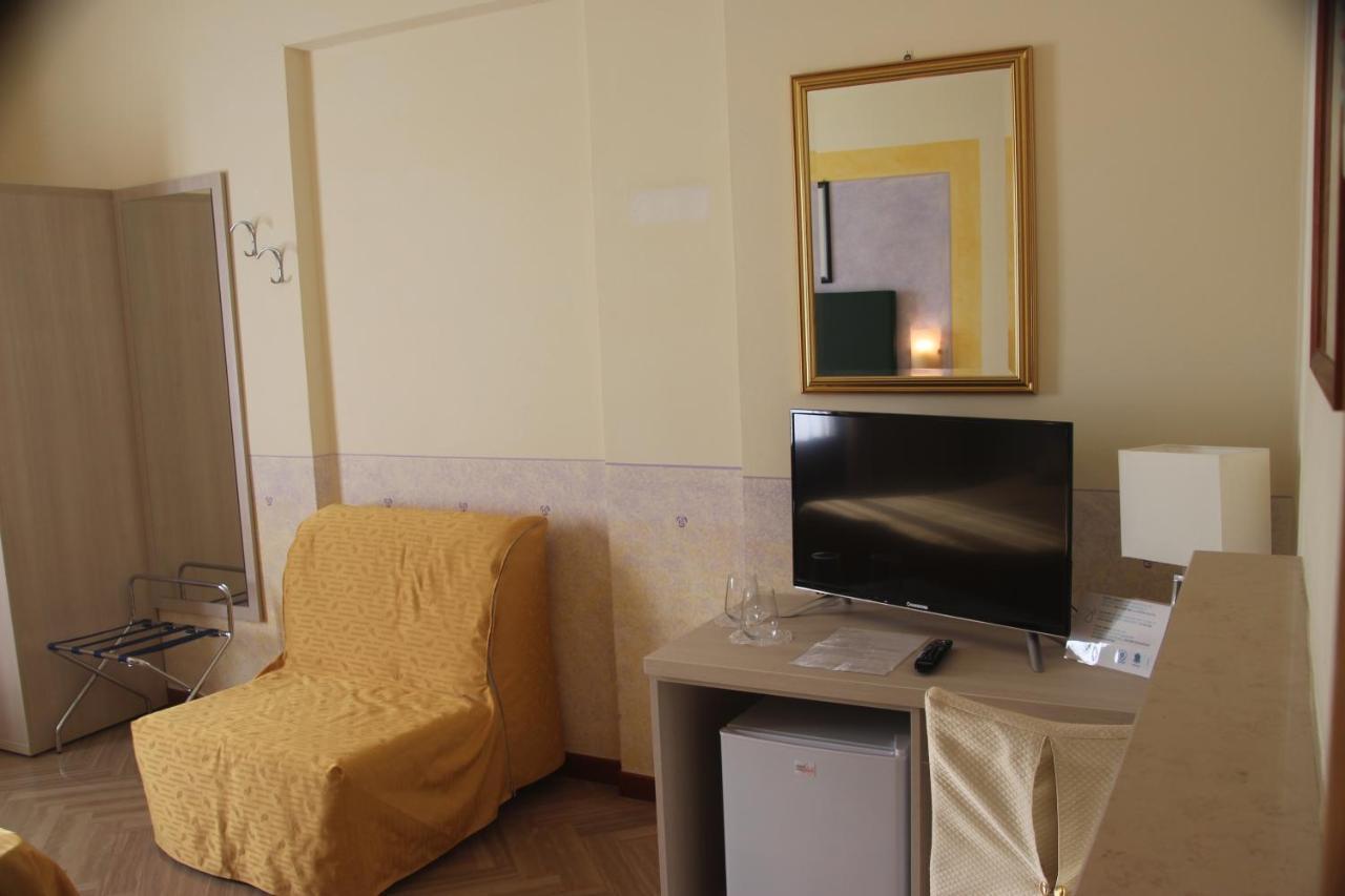 Albergo Sole San Zeno di Montagna Bagian luar foto