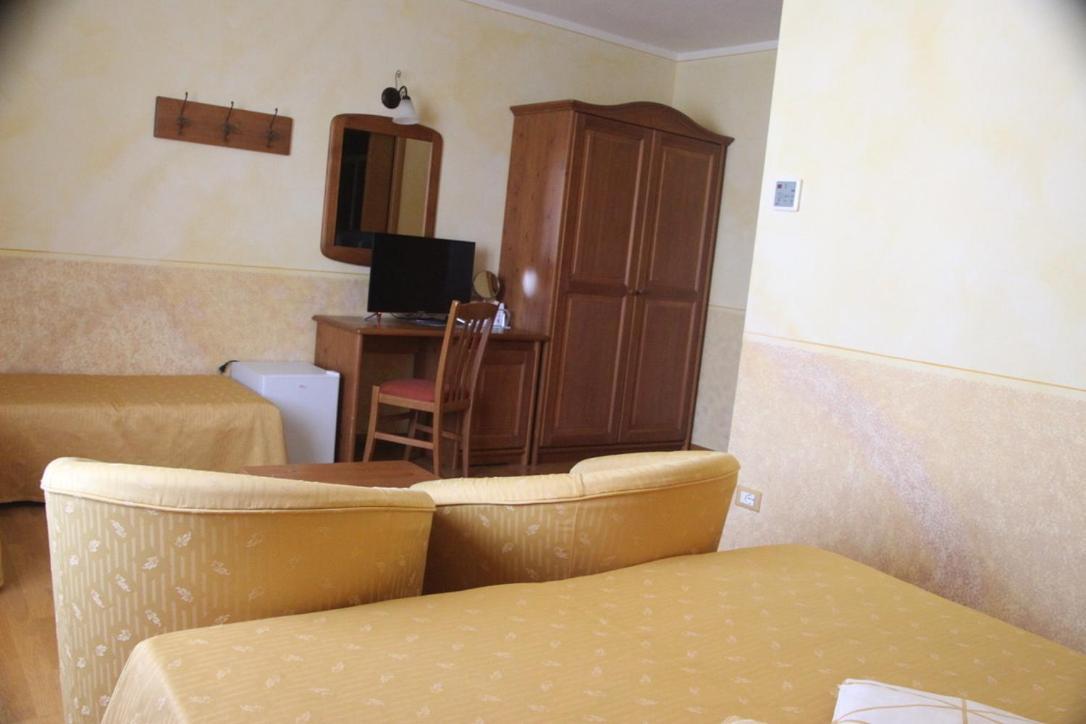 Albergo Sole San Zeno di Montagna Bagian luar foto