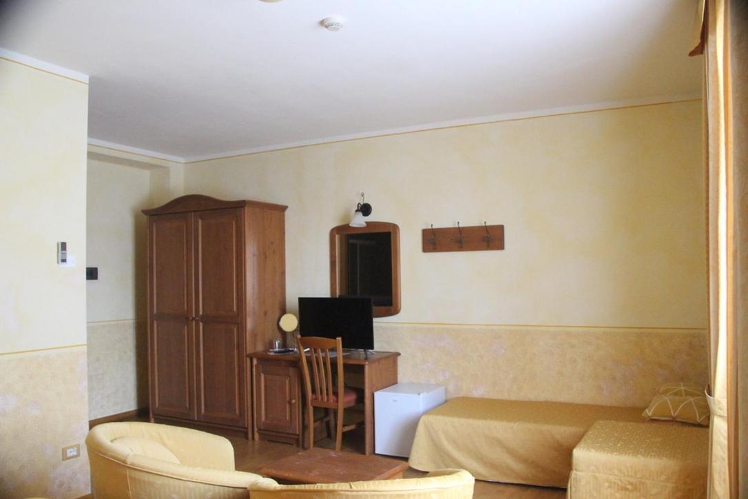 Albergo Sole San Zeno di Montagna Bagian luar foto
